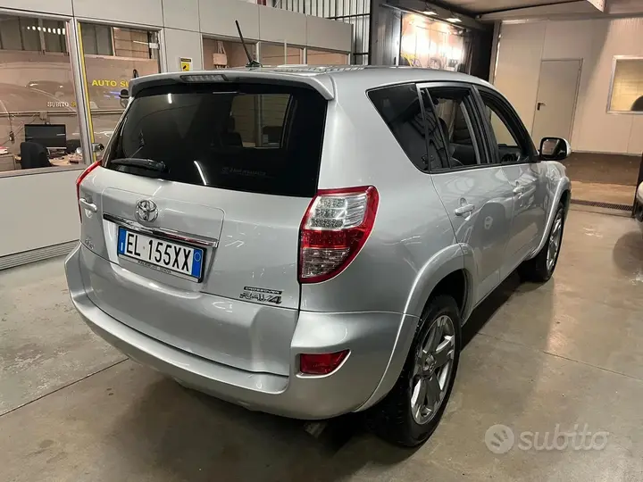 Toyota Rav4 2012 photo 2