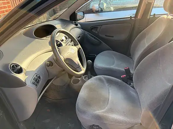 Toyota Yaris 2001 photo 2