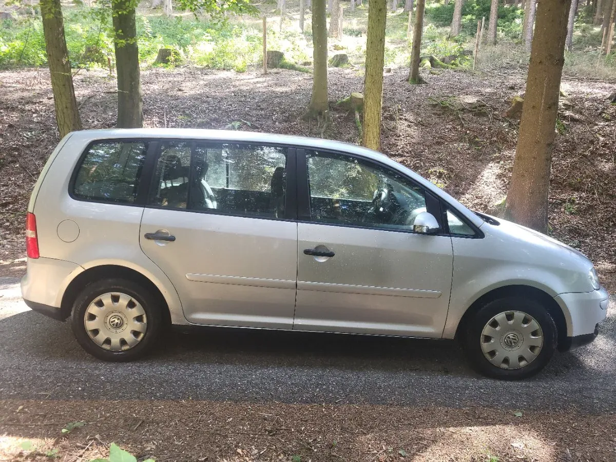 Volkswagen Touran 2005 photo 2