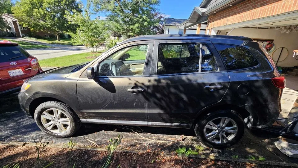 Hyundai Santa Fe 2011 photo 3