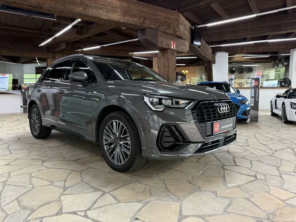 Audi Q3 2021 photo 2