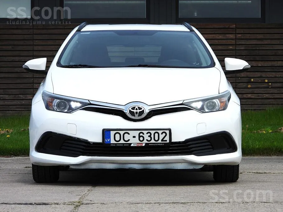 Toyota Auris 2017 photo 2