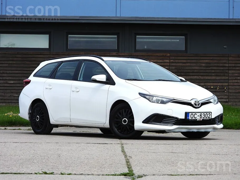 Toyota Auris 2017 photo 3