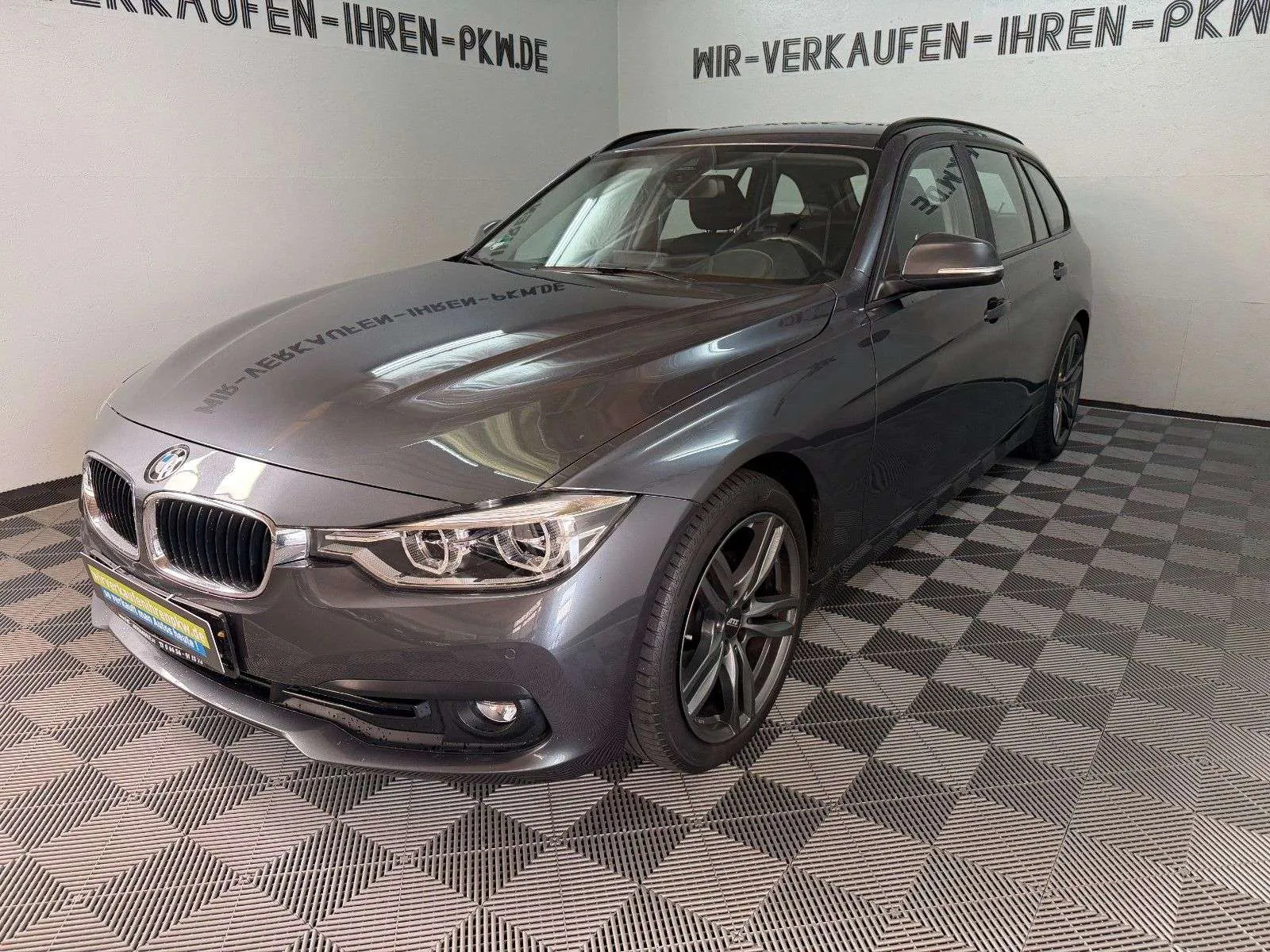 BMW 3 Series 2016 photo 2