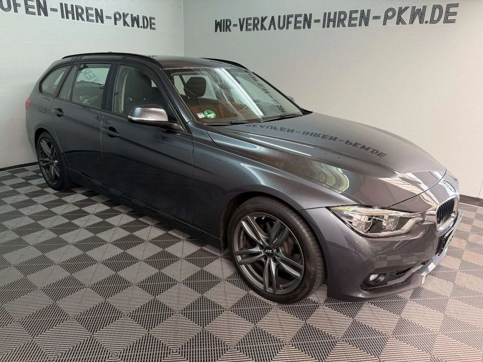 BMW 3 Series 2016 photo 3