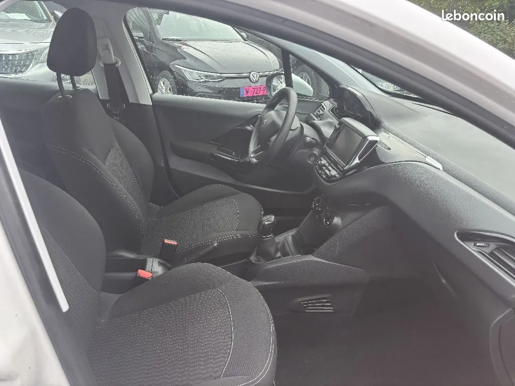 Peugeot 208 2018 photo 5