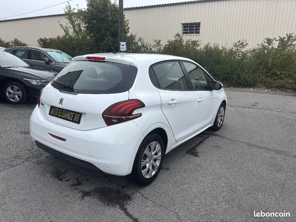 Peugeot 208 2018 photo 3