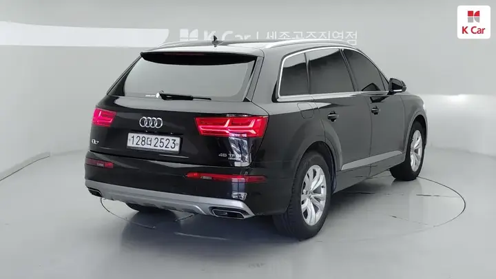 Audi Q7 2019 photo 2