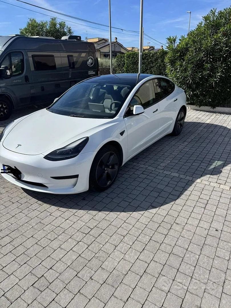 Tesla Model 3 2023 photo 3