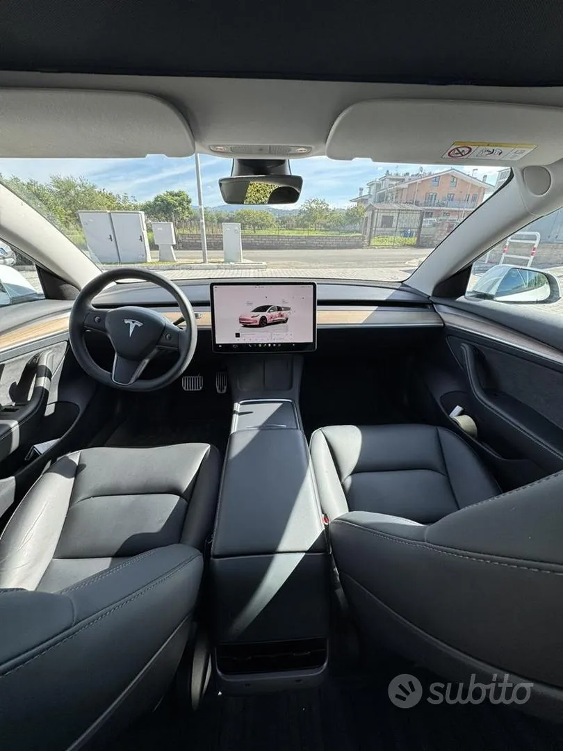 Tesla Model 3 2023 photo 4