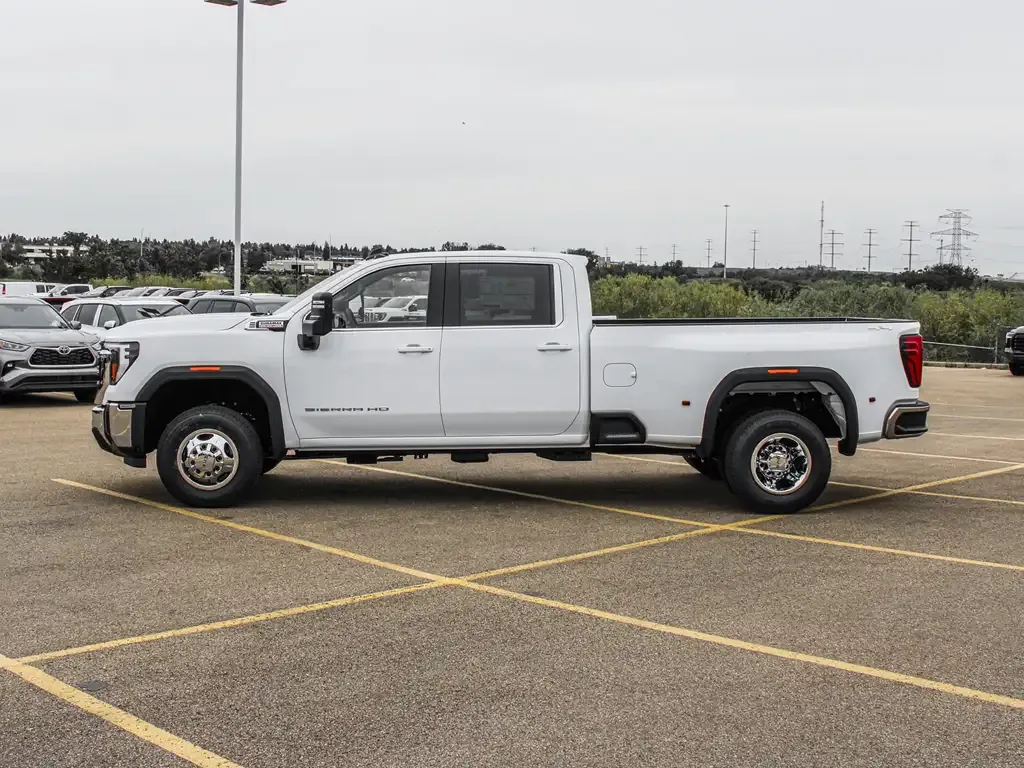 GMC Sierra 3500Hd 2026 photo 5