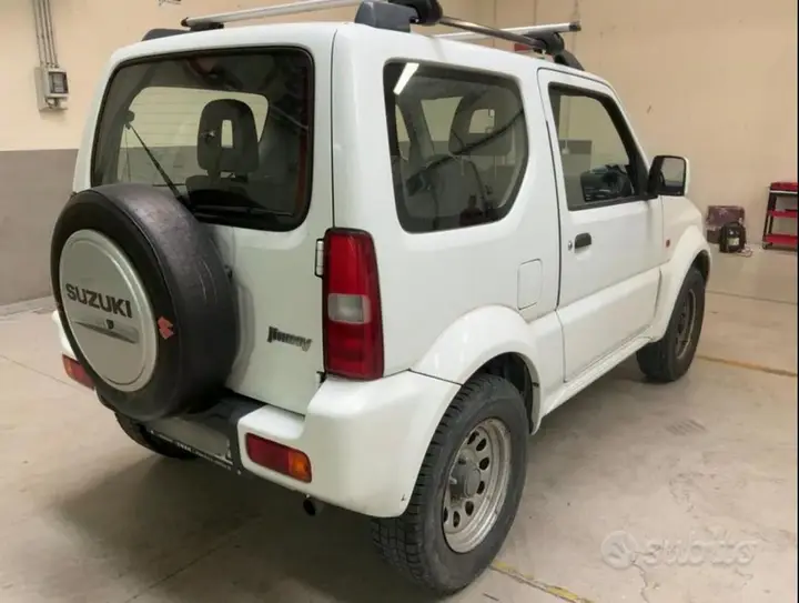 Suzuki Jimny 2011 photo 5