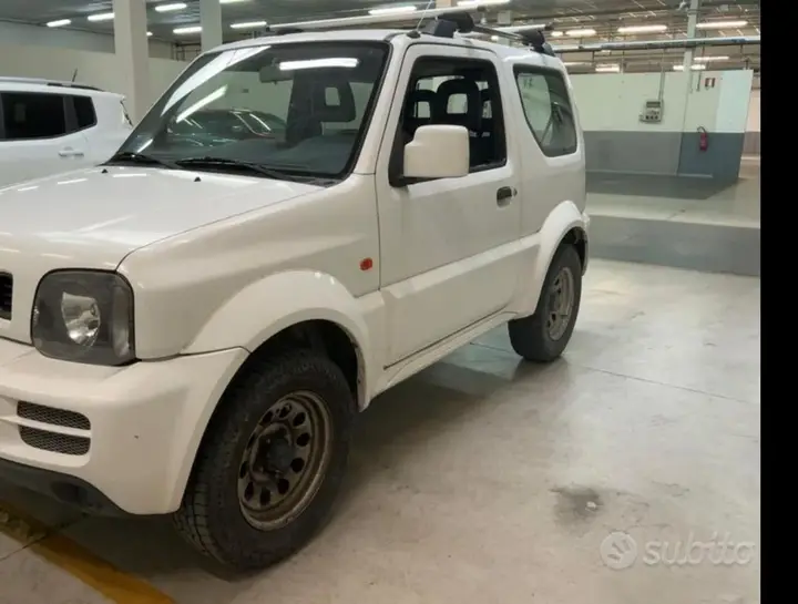 Suzuki Jimny 2011 photo 2