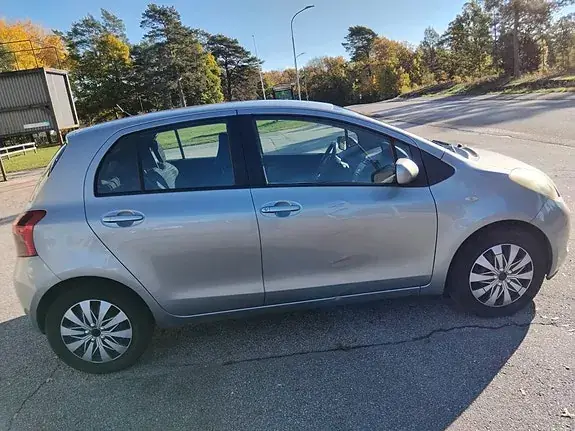 Toyota Yaris 2006 photo 2