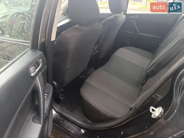 Mazda 3 2012 photo 3