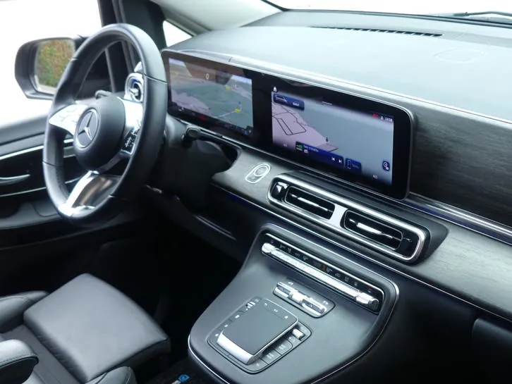 Mercedes-Benz V-Class 2024 photo 2