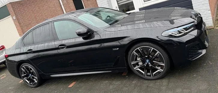 BMW 5 Series 2021 photo 2