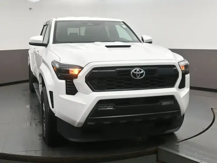 Toyota Tacoma 2024 photo 2