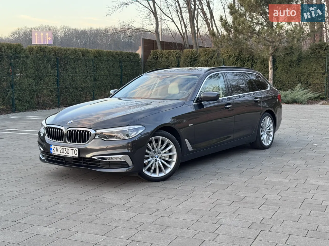 BMW 5 Series 2017 photo 2