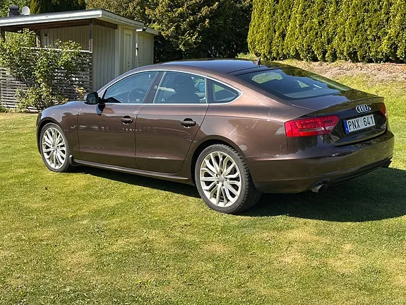 Audi A5 2011 photo 2