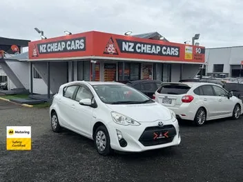 Toyota Aqua 2015 photo 2