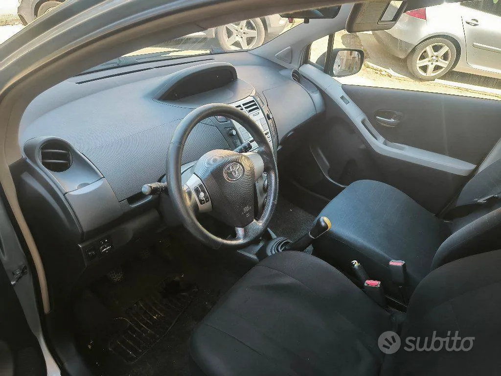 Toyota Yaris 2006 photo 4