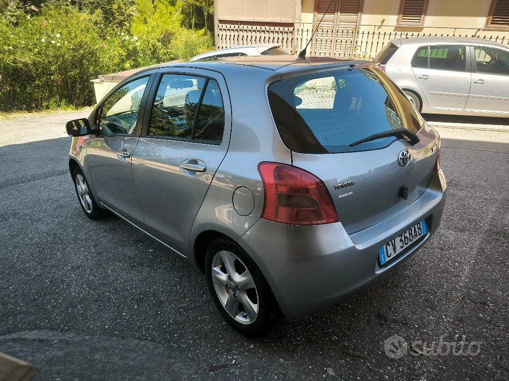 Toyota Yaris 2006 photo 2