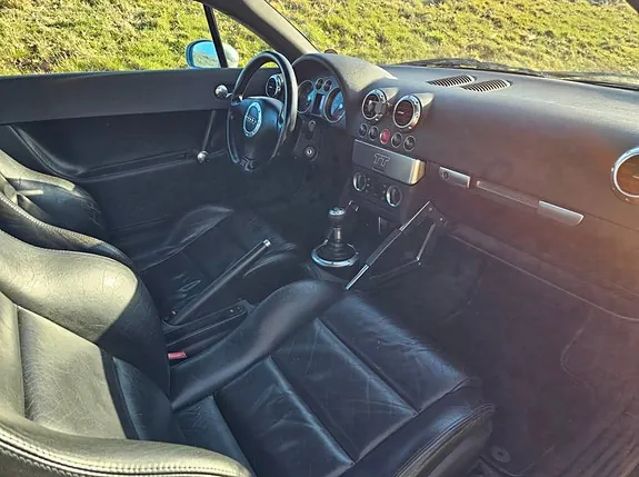 Audi Tt 1999 photo 4