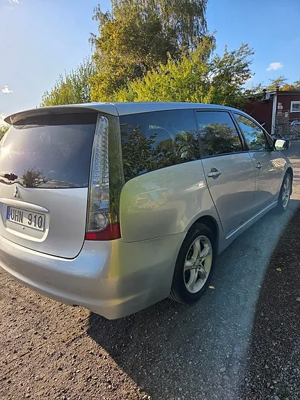 Mitsubishi Grandis 2006 photo 2