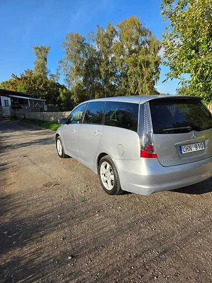Mitsubishi Grandis 2006 photo 3