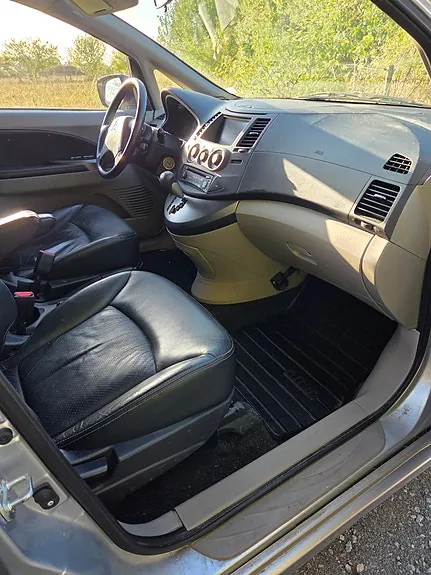 Mitsubishi Grandis 2006 photo 4