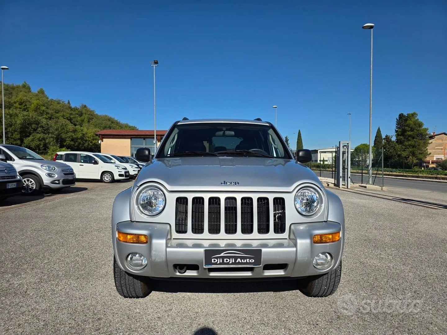 Jeep Cherokee 2004 photo 2
