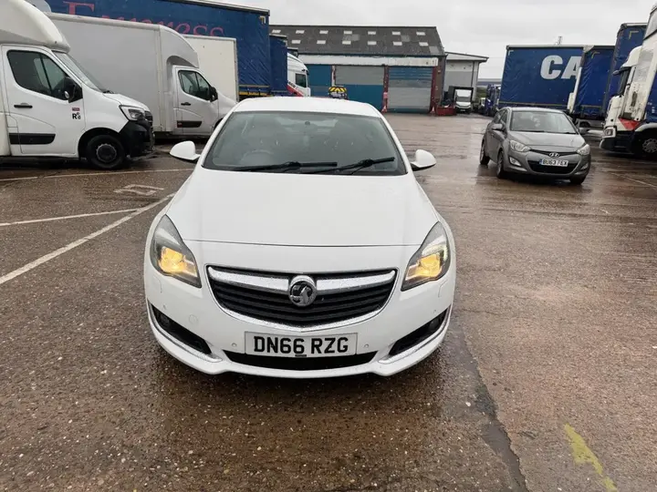 Vauxhall Insignia 2017 photo 3