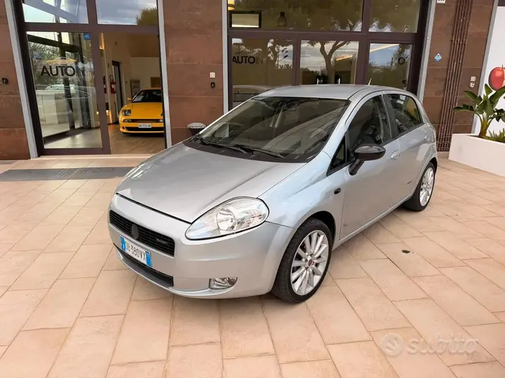 Fiat Grande Punto 2006 photo 2