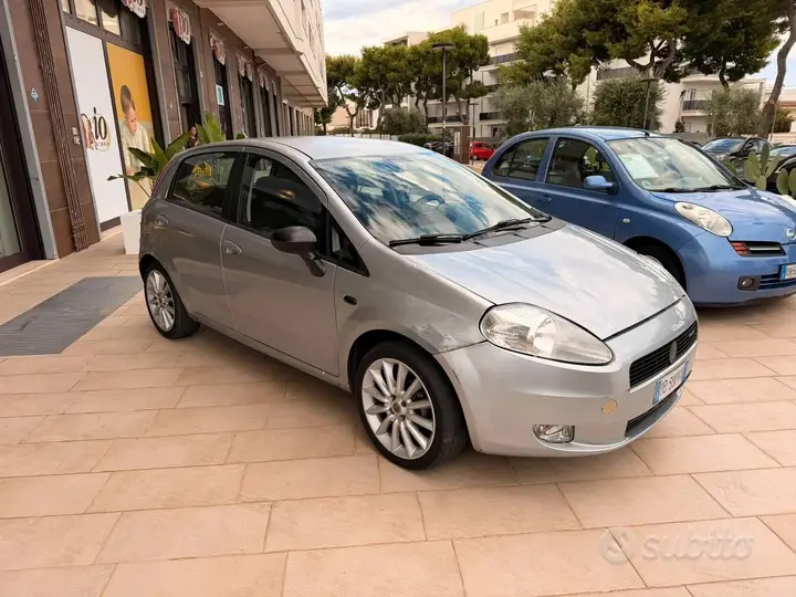 Fiat Grande Punto 2006 photo 4