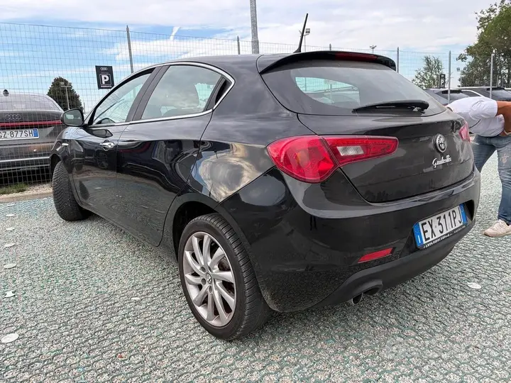 Alfa Romeo Giulietta 2015 photo 4