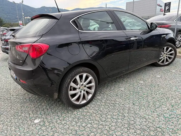 Alfa Romeo Giulietta 2015 photo 3