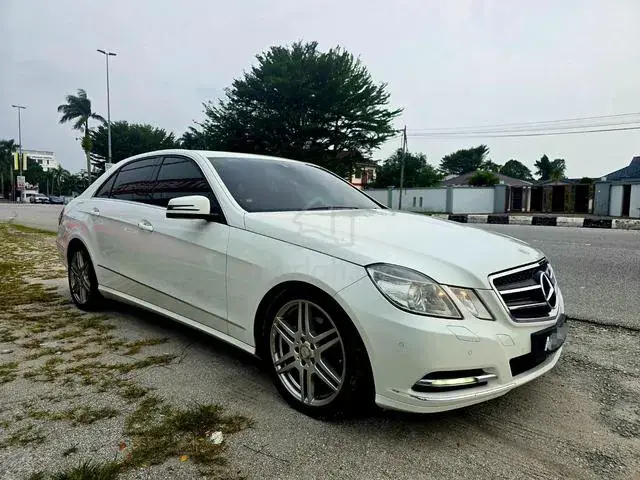 Mercedes-Benz E200