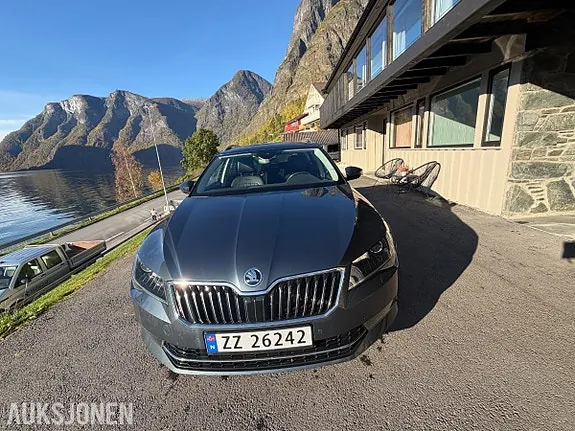 Skoda Superb 2018 photo 2