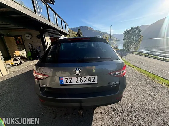 Skoda Superb 2018 photo 5