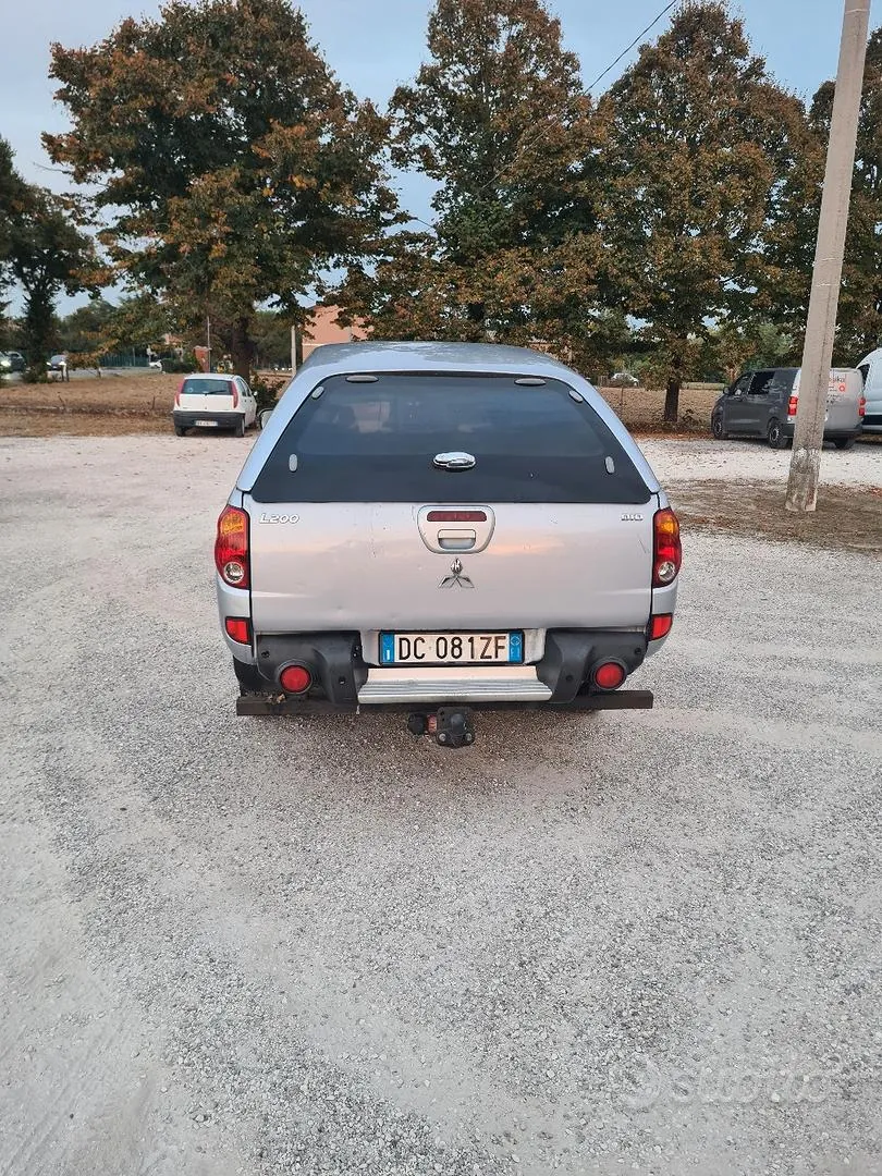 Mitsubishi L200 2006 photo 3