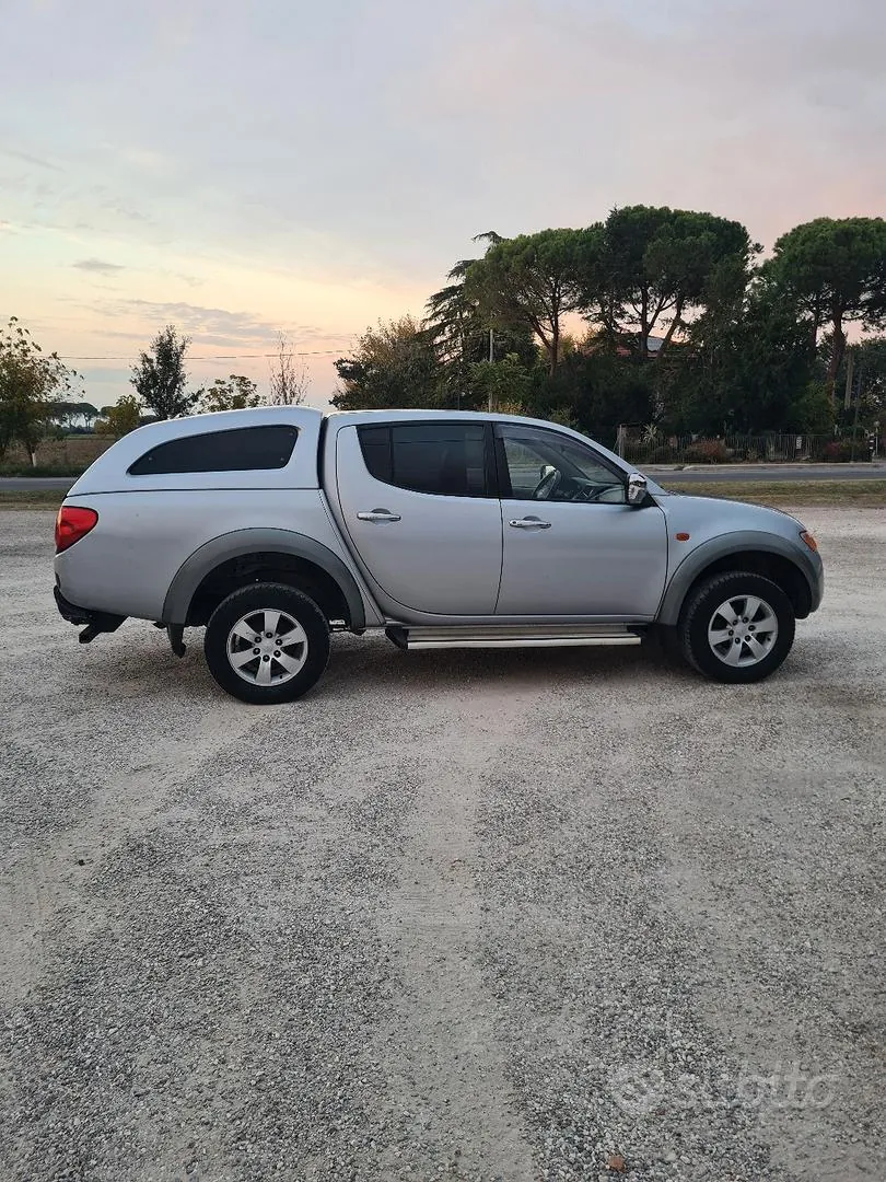 Mitsubishi L200 2006 photo 2
