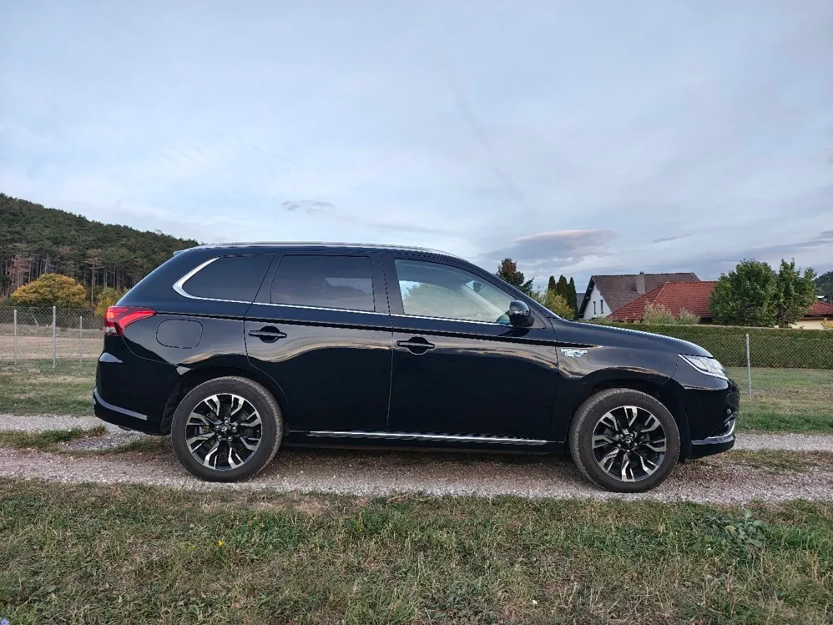 Mitsubishi Outlander 2017 photo 3