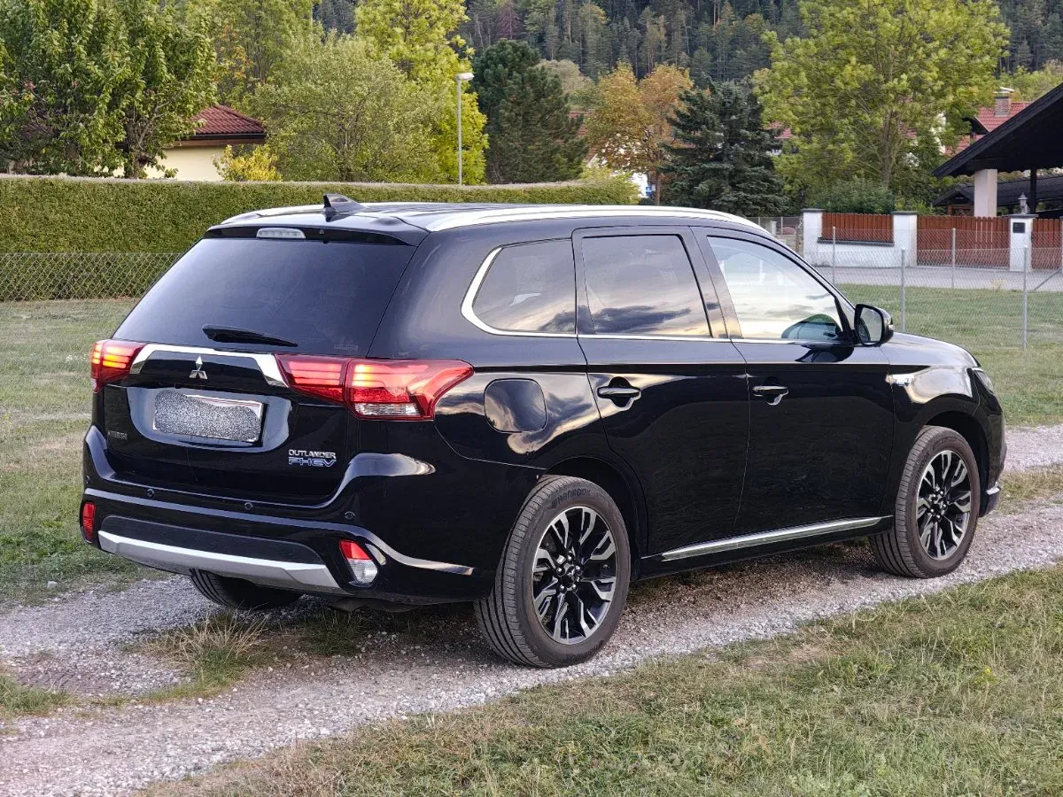 Mitsubishi Outlander 2017 photo 2