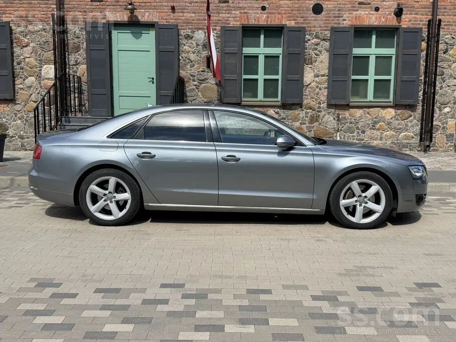 Audi A8 2010 photo 5