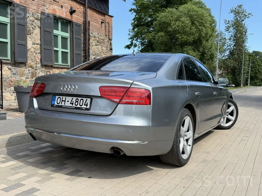 Audi A8 2010 photo 4