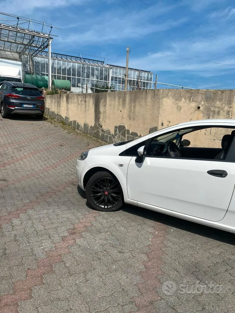 Fiat Grande Punto 2008 photo 2
