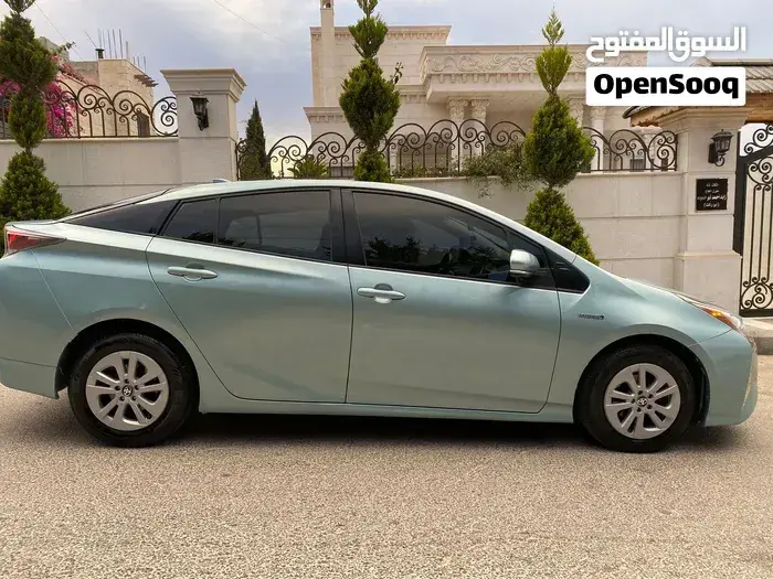 Toyota Prius 2016 photo 2