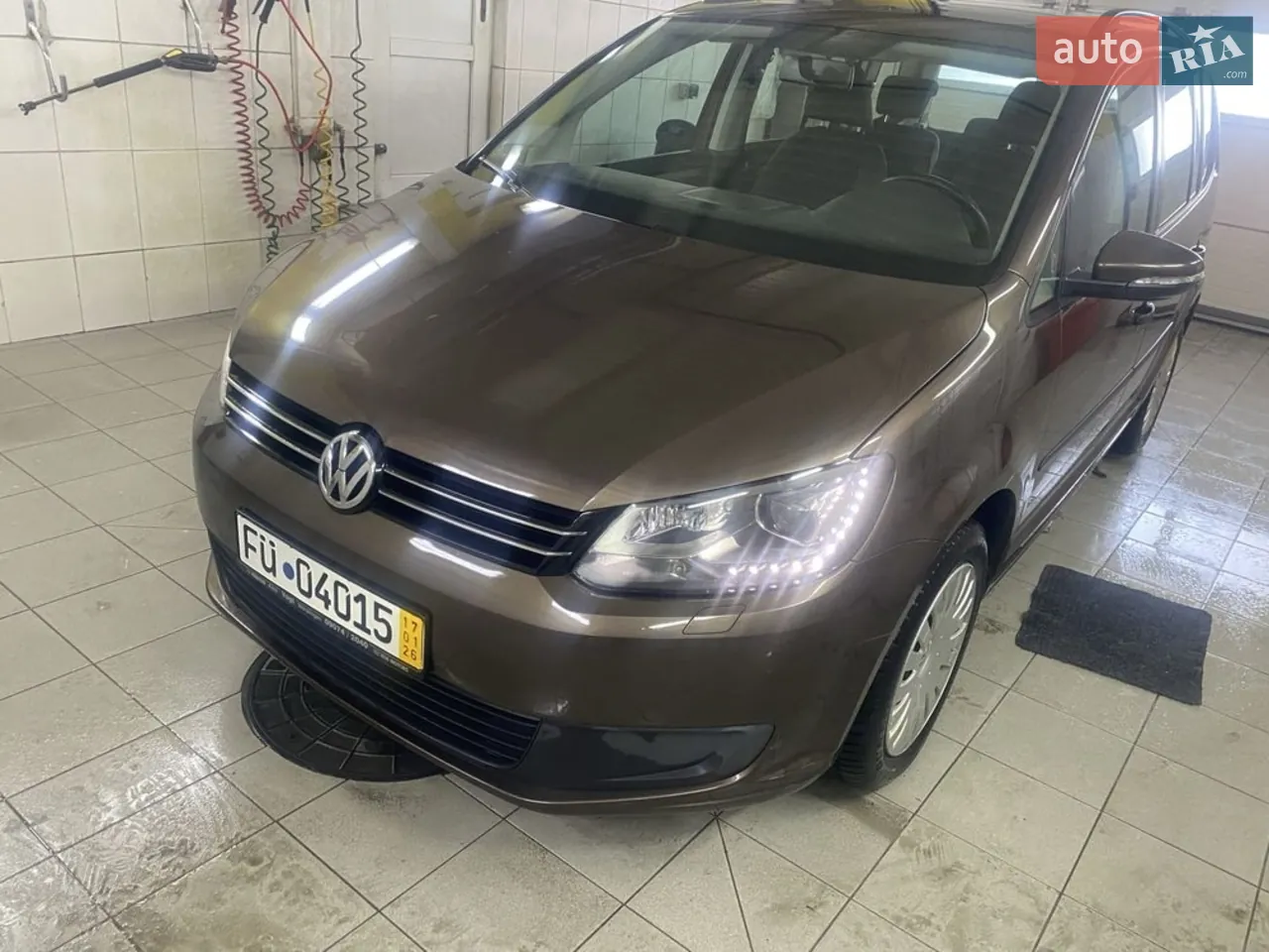 Volkswagen Touran 2011 photo 2