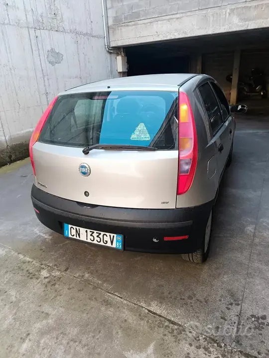 Fiat Punto 2004 photo 2